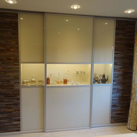 Wohnzimmerschrank, Schiebetüren mit Altholzriemchen grau und Glas