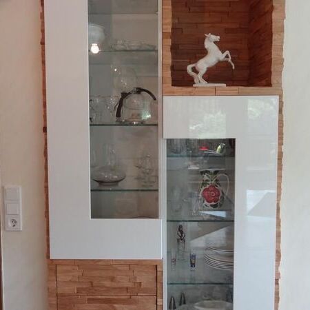 Individueller Wohnzimmerschrank mit Spaltholz in Eiche natur
