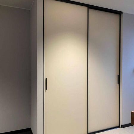 Lackglas Schiebetür