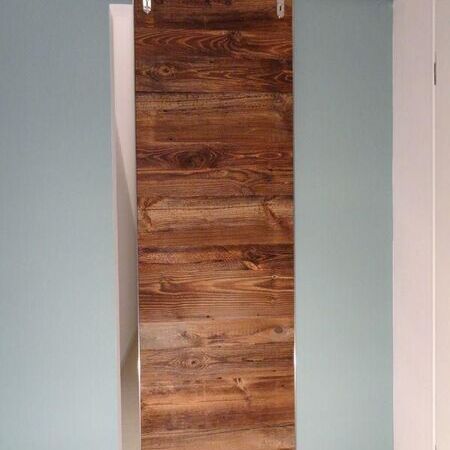 Schiebetür aus Altholz, Design-Y-Rollenbeschlag aus Edelstahl